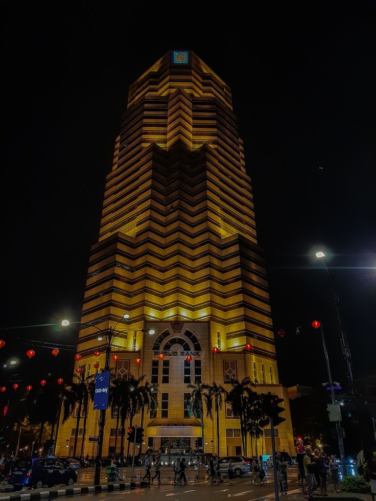 Ce magnifique bâtiment c'est tout simplement une banque !